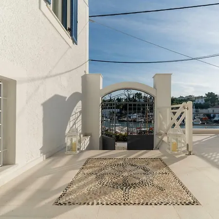 Porto Vecchio Luxury Spétses